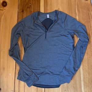 Underarmor athletic long sleeve